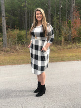 3/4 quarter sleeve past the knee midi black and white buffalo check plaid cinched and the small of your waist with pockets 